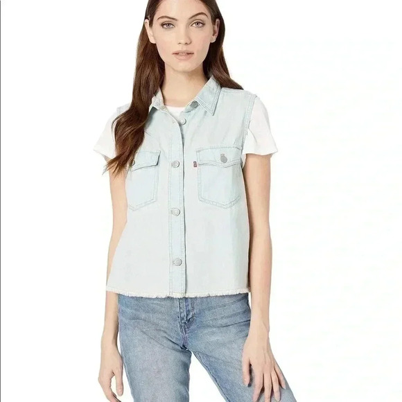 Levi’s sleeveless lightweight chambray Maddie vest - Picture 1 of 12
